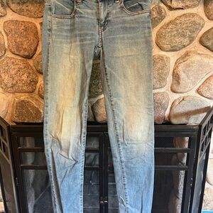 American Eagle Classic Faded Blue Women's Jeans